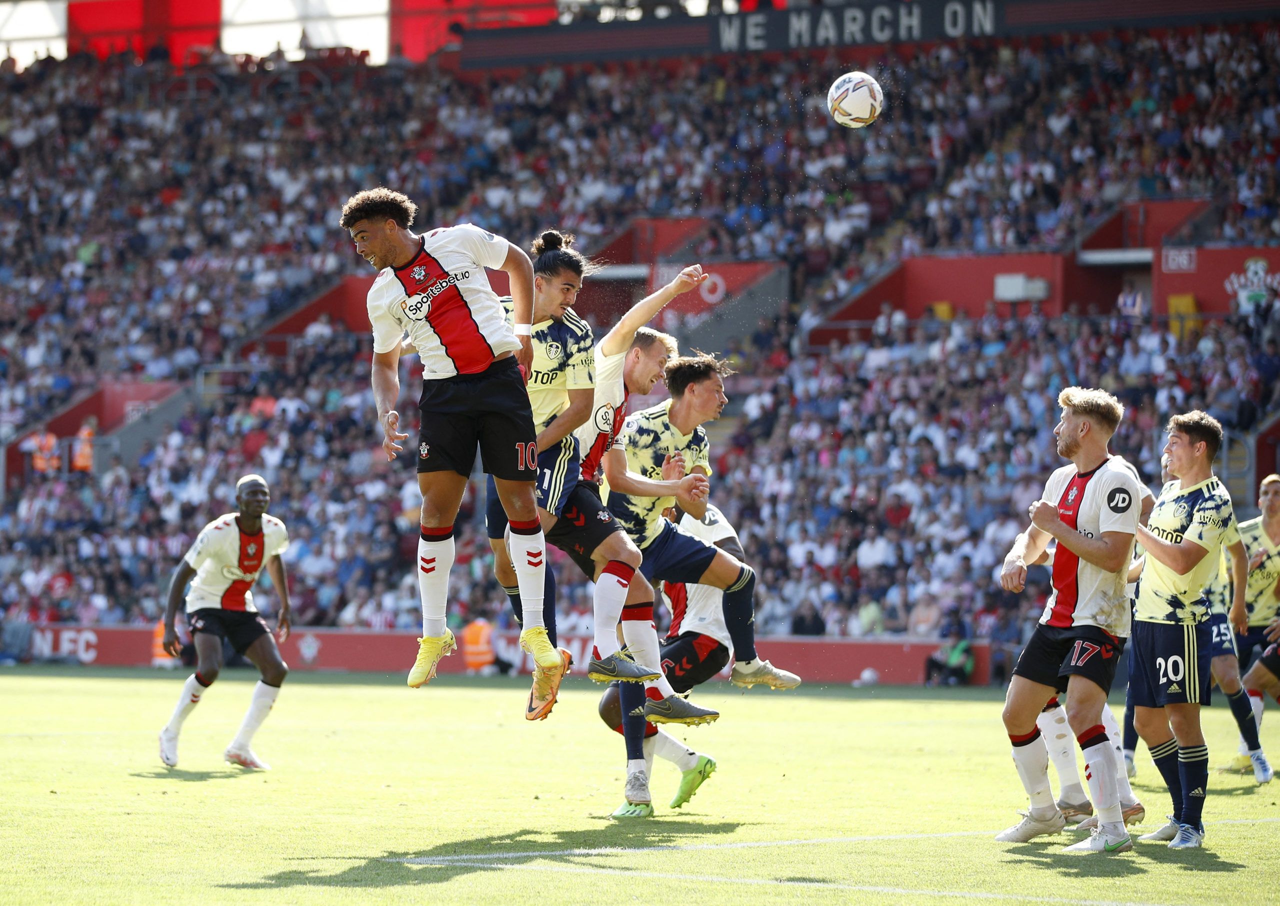 Leeds United vs Southampton (22:00 – 25/02) | Xem lại trận đấu