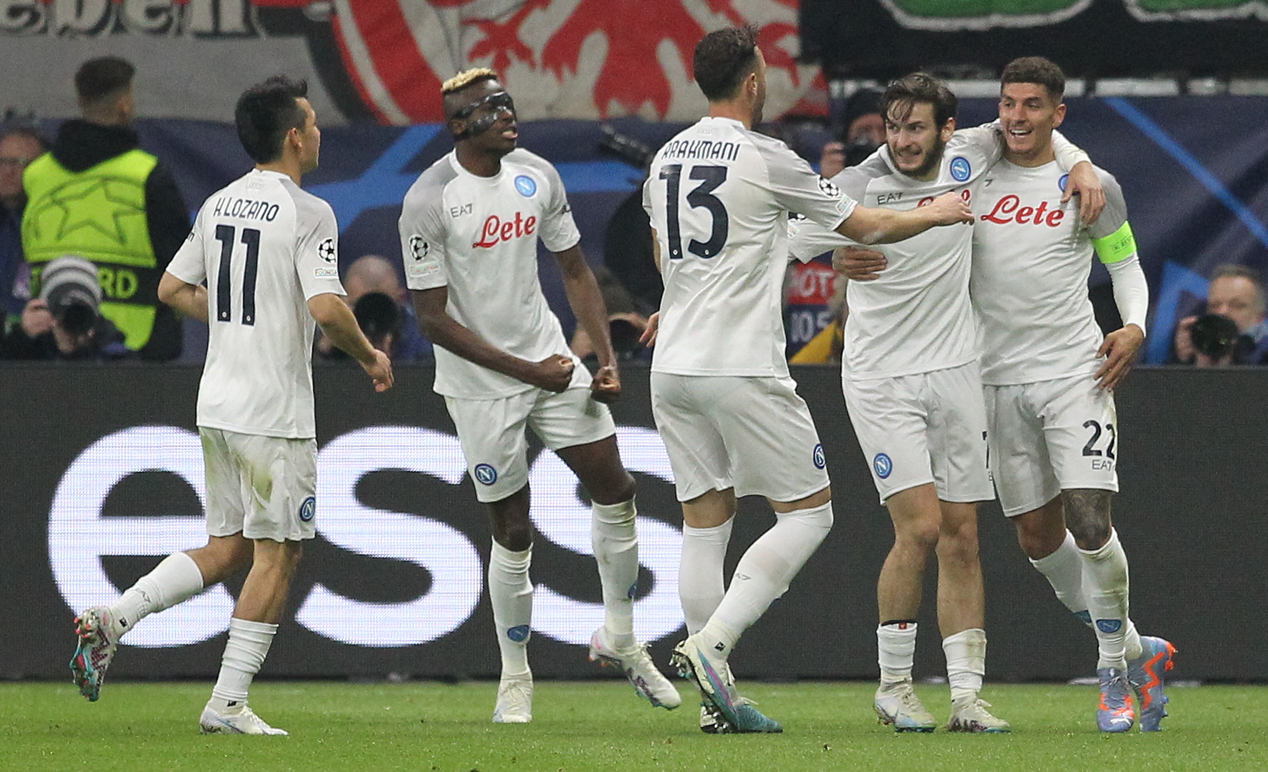 Napoli vs E. Frankfurt (03:00 – 16/03) | Xem lại trận đấu