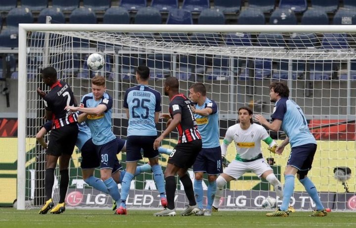 E. Frankfurt vs B. gladbach (23:30 – 15/04) | Xem lại trận đấu